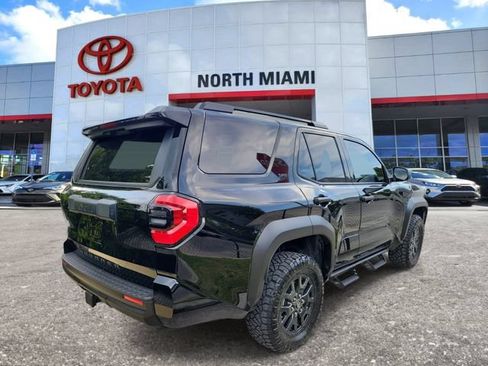 Used 2025 Toyota 4Runner SR5 AWD/4WD image 4