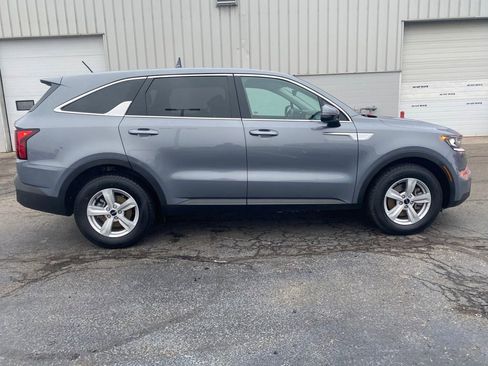 Used 2023 Kia Sorento LX image 8