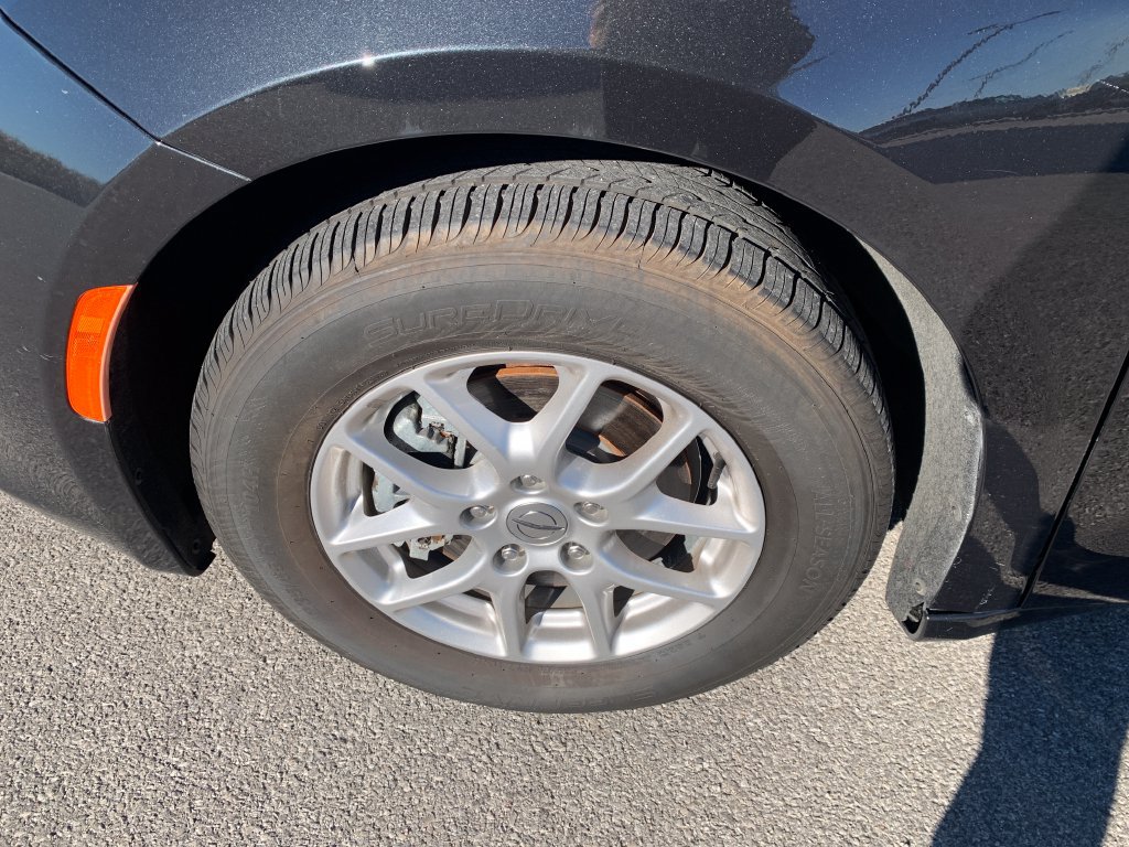 Used 2023 Chrysler Voyager LX FWD image 2