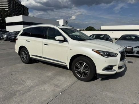 Used 2019 INFINITI QX60 Luxe w/ Essential Package AWD/4WD image 2