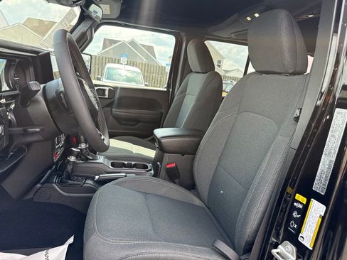 Used 2024 Jeep Wrangler Unlimited AWD/4WD image 2