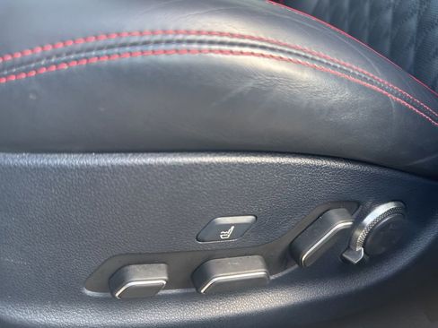 Used 2022 Genesis GV70 3.5T Sport w/ Sport Advanced Package AWD/4WD image 18
