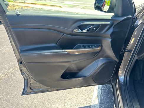 Used 2019 GMC Acadia SLE FWD image 12