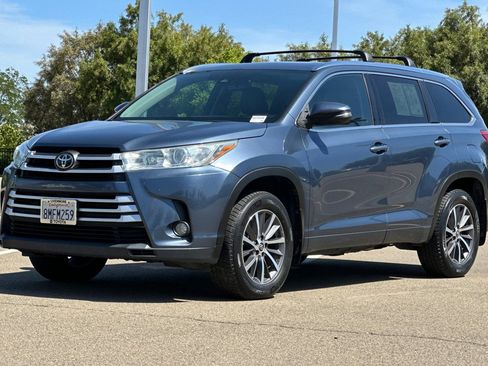 Used 2017 Toyota Highlander XLE AWD/4WD image 8