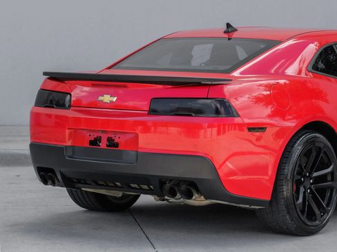 Used 2015 Chevrolet Camaro SS w/ SS Performance Package RWD image 5
