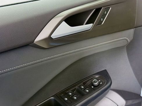 New 2026 Volkswagen Taos SE FWD image 19