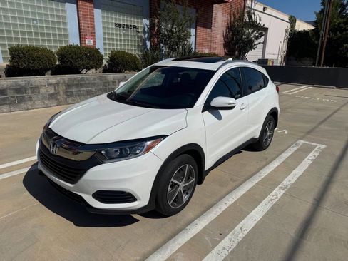 Used 2022 Honda HR-V EX image 1