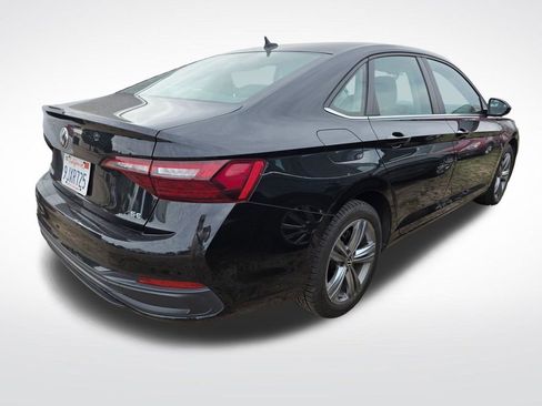 Used 2024 Volkswagen Jetta SE FWD image 4