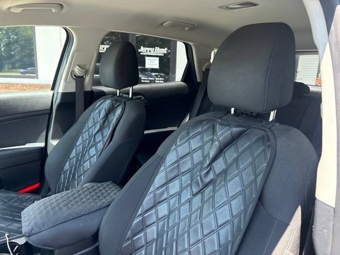 Used 2023 Kia Sportage LX FWD image 2