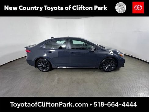 Used 2025 Toyota Corolla SE w/ SE Premium Package FWD image 2