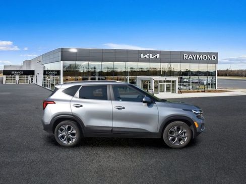Certified 2024 Kia Seltos S FWD image 2