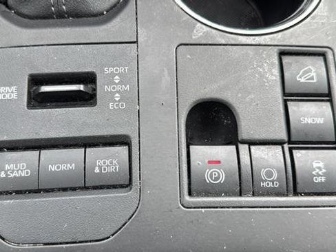 Used 2023 Toyota Highlander XLE AWD/4WD image 20