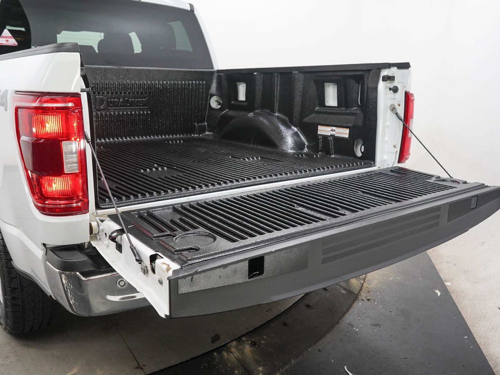Used 2022 Ford F150 XLT w/ Trailer Tow Package AWD/4WD image 9