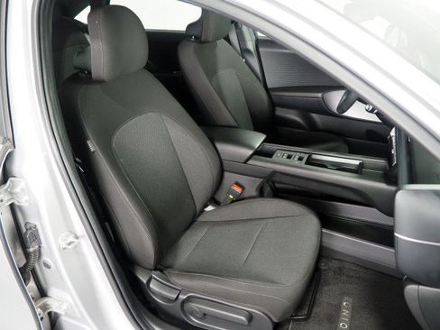 Used 2025 Hyundai Ioniq 6 SE RWD image 2
