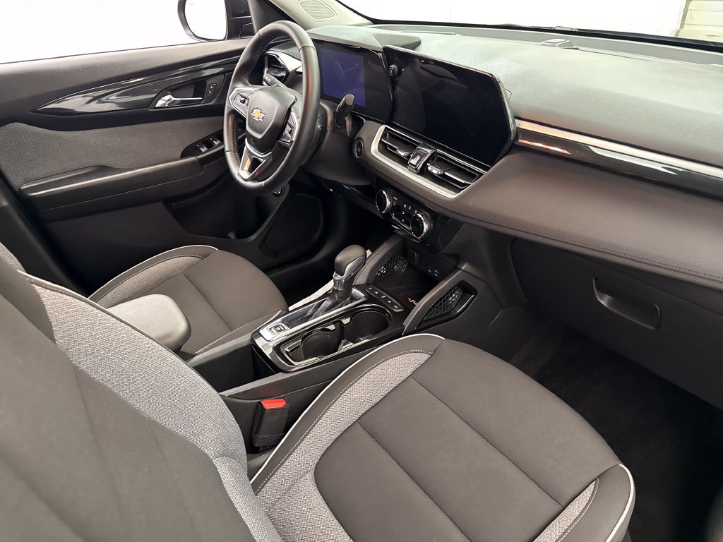 Used 2024 Chevrolet TrailBlazer LT w/ Convenience Package AWD/4WD image 29