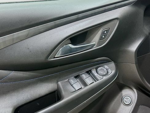 Certified 2025 Buick Envista Sport Touring w/ Convenience I Package FWD image 17