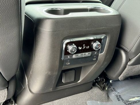 Used 2026 GMC Yukon Denali AWD/4WD image 30