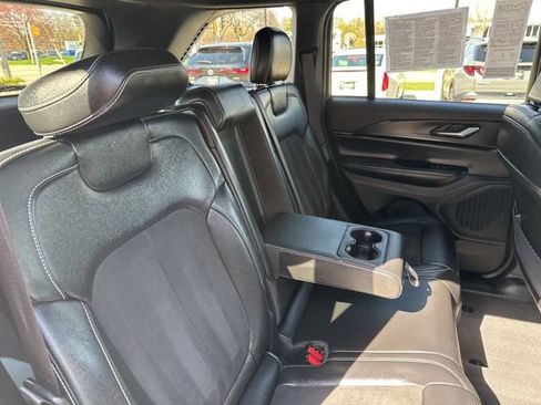 Used 2024 Jeep Grand Cherokee Altitude AWD/4WD image 17