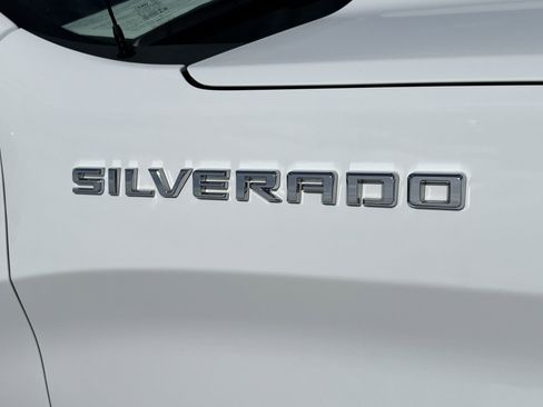 Used 2021 Chevrolet Silverado 1500 LT w/ Convenience Package II image 9