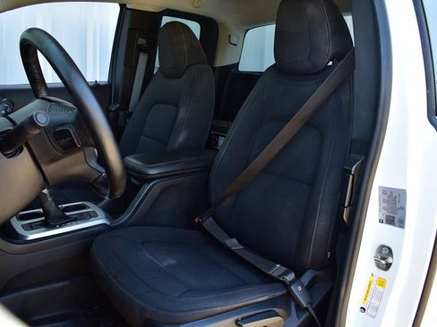 Used 2022 Chevrolet Colorado LT w/ Fleet Safety Package RWD image 18