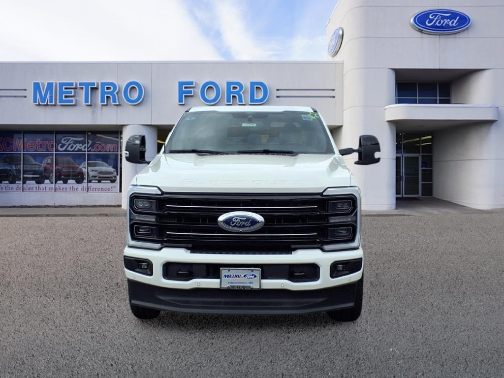Used 2025 Ford F250 Platinum w/ FX4 Off-Road Package AWD/4WD image 8