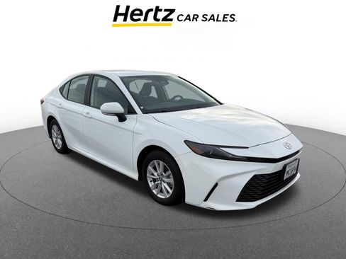 Used 2025 Toyota Camry LE image 1