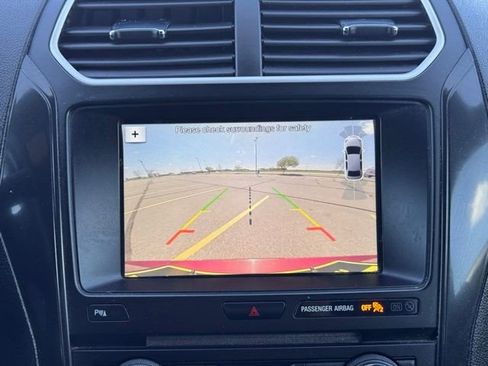 Used 2017 Ford Explorer XLT w/ Equipment Group 202A AWD/4WD image 24