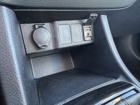 Used 2016 Toyota Corolla LE image 28