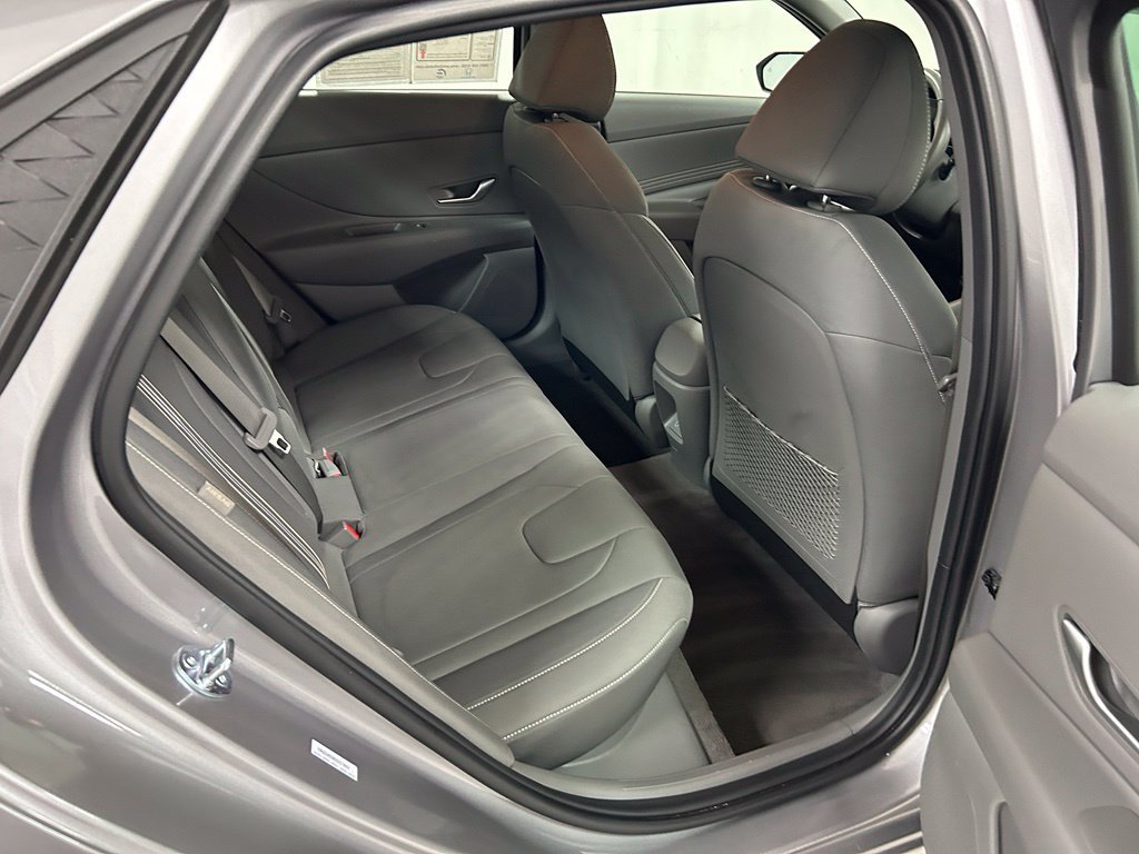 Used 2025 Hyundai Elantra SEL FWD image 14