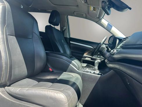 Used 2018 Toyota Highlander XLE FWD image 11
