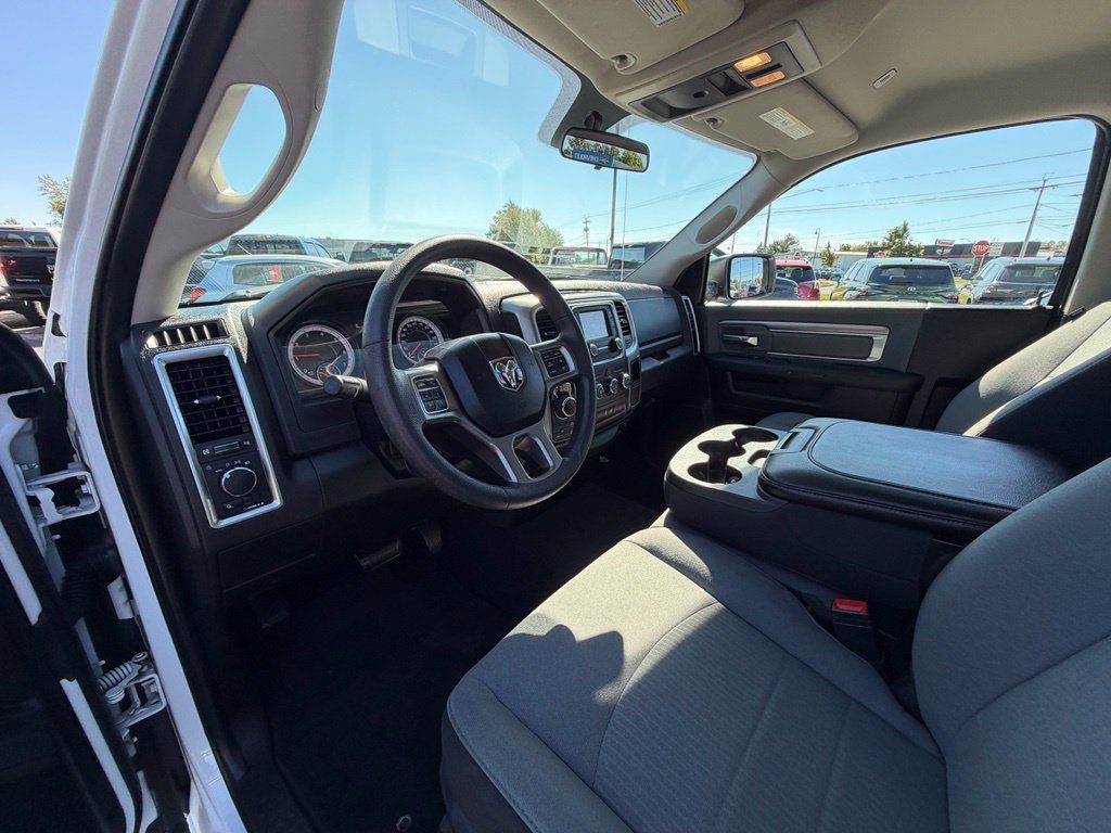 Used 2022 RAM 1500 Classic SLT AWD/4WD image 17