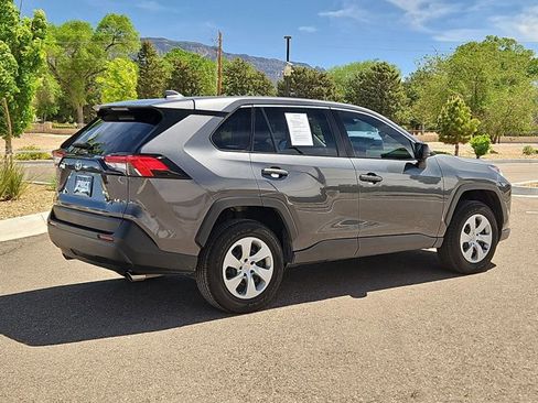 Used 2022 Toyota RAV4 LE image 5