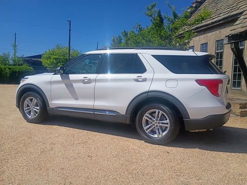 Used 2020 Ford Explorer XLT RWD image 8
