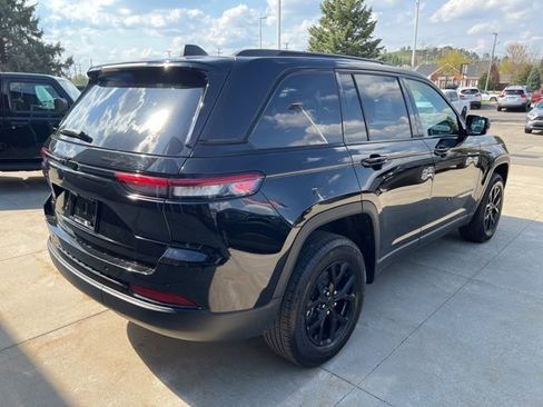 Certified 2025 Jeep Grand Cherokee Altitude AWD/4WD image 6