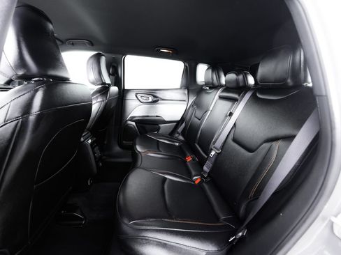 Used 2024 Jeep Compass Latitude AWD/4WD image 17