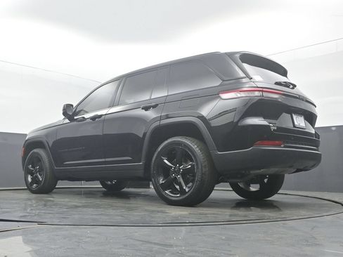 Used 2023 Jeep Grand Cherokee Altitude AWD/4WD image 45