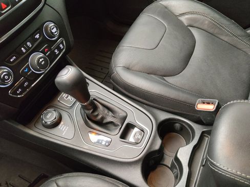 Used 2021 Jeep Cherokee Latitude Lux AWD/4WD image 26