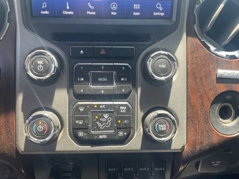 Used 2015 Ford F250 Lariat w/ Lariat Interior Package AWD/4WD image 24