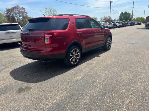 Used 2015 Ford Explorer XLT w/ Equipment Group 202A AWD/4WD image 19