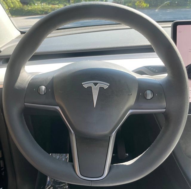 Used 2024 Tesla Model Y Long Range RWD image 21