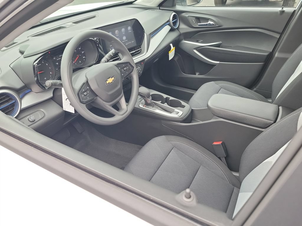 New 2026 Chevrolet Trax LS w/ LS Convenience Package FWD image 3
