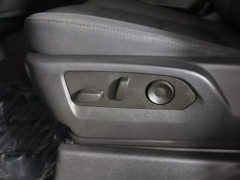 Used 2023 Chevrolet Silverado 1500 LT AWD/4WD image 27