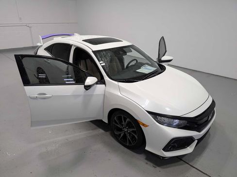 Used 2018 Honda Civic Sport Touring image 17