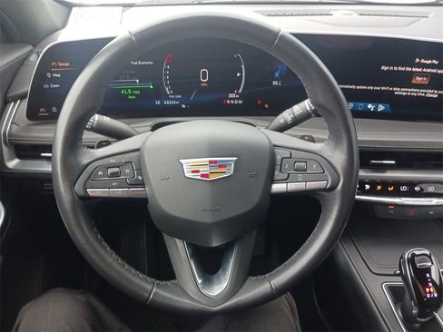 Used 2024 Cadillac XT4 Premium Luxury image 17