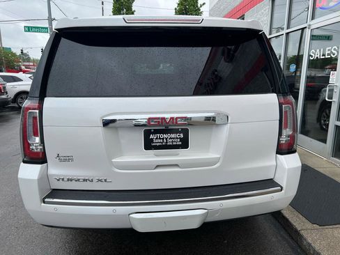 Used 2017 GMC Yukon XL Denali AWD/4WD image 6