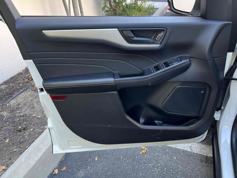 Used 2022 Ford Escape SE FWD image 64