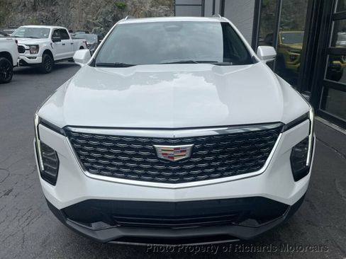Used 2024 Cadillac XT4 Premium Luxury AWD/4WD image 3