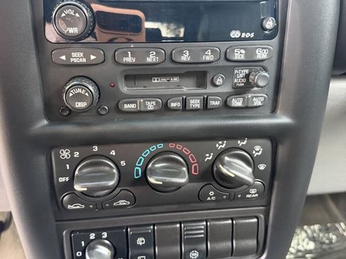 Used 2002 Chevrolet Venture Warner Brothers w/ Trailering Pkg FWD image 18