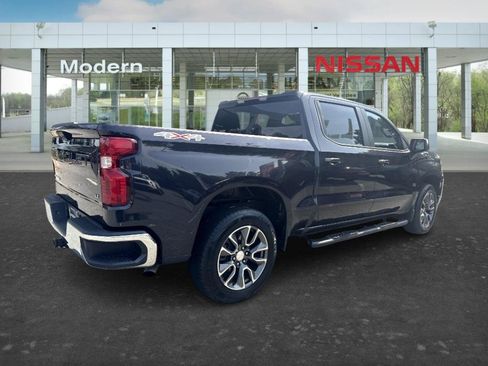 Used 2023 Chevrolet Silverado 1500 LT AWD/4WD image 5