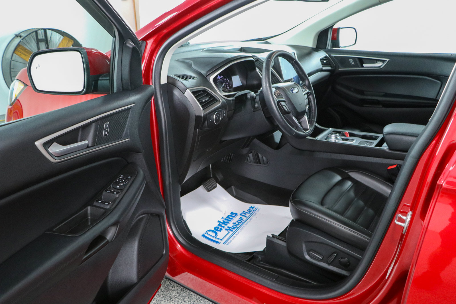 Used 2021 Ford Edge SEL w/ Convenience Package FWD image 3